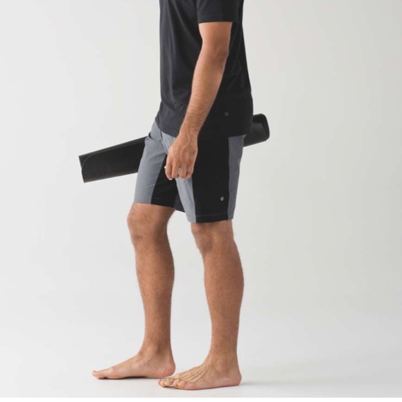 Lululemon Namaste At The Beach Lined Short Heathered Black Size S - Picture 3 of 11